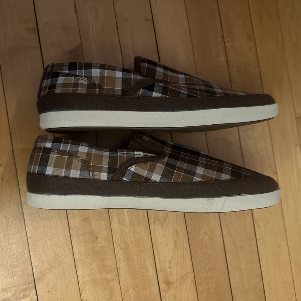 IZOD Men's Brown Plaid Slip-On Shoes - Picture 2 of 8